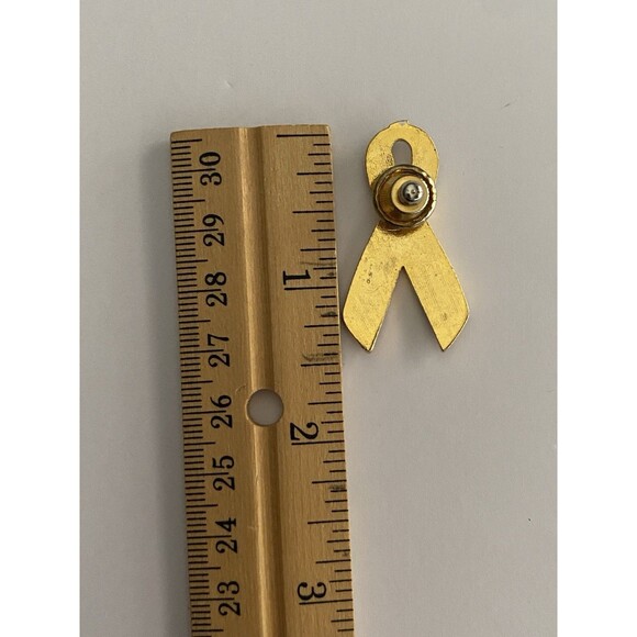 American Flag Lapel Pin Ribbon Pin Patriotic with Stars & Stripes Vintage? - Picture 2 of 3